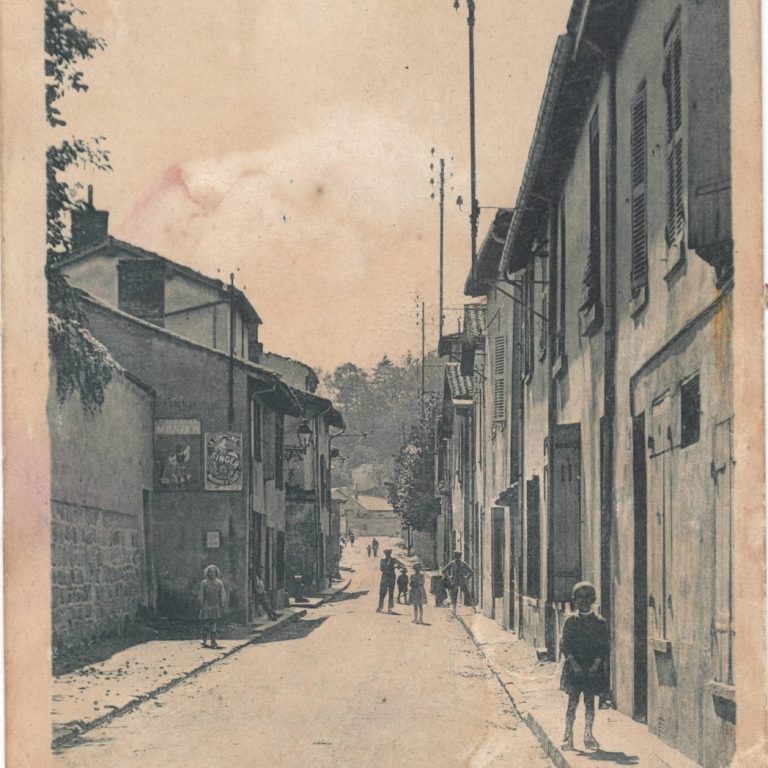 vue ancienne de la rue de la Sarra à Oullins